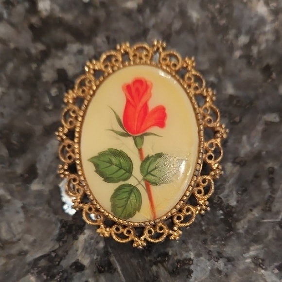 Vintage Red and Cream Cameo Brooch with Ornate Gold Frame - Picture 1 of 2